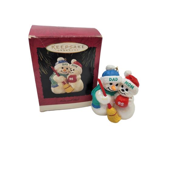 Vintage Hallmark Keepsake 1995 'Mom and Dad' Snowman Ornament - Picture 1 of 2